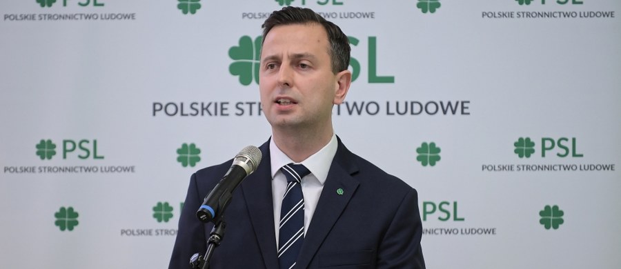 "Proponujemy dwa bloki wyborcze dla opozycji: blok centrowy, chadecki, blok umiarkowany, który będziemy współtworzyć i już współtworzymy i blok lewicowy" – oświadczył lider Polskiego Stronnictwa Ludowego, Władysław Kosiniak-Kamysz. "To jest oczywiście wybór partii lewicowych, ale uważamy, że tak powinna być usystematyzowana scena polityczna w Polsce, żeby ten wybór był prawdziwy, żeby żadna idea się nie zgubiła" – dodał. "My z partiami lewicowymi w koalicję na pewno nie wejdziemy" - stwierdził. 