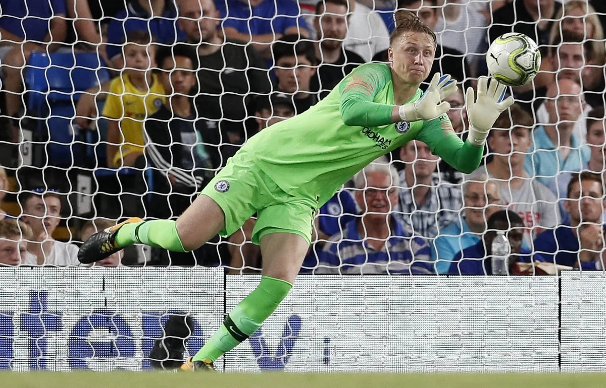 Marcin Bułka – utalentowany polski bramkarz – przeszedł na zasadzie wolnego transferu z Chelsea Londyn do Paris Saint-Germain. Jak poinformował w sobotę mistrz Francji, 19-letni piłkarz podpisał umowę do czerwca 2021 roku.