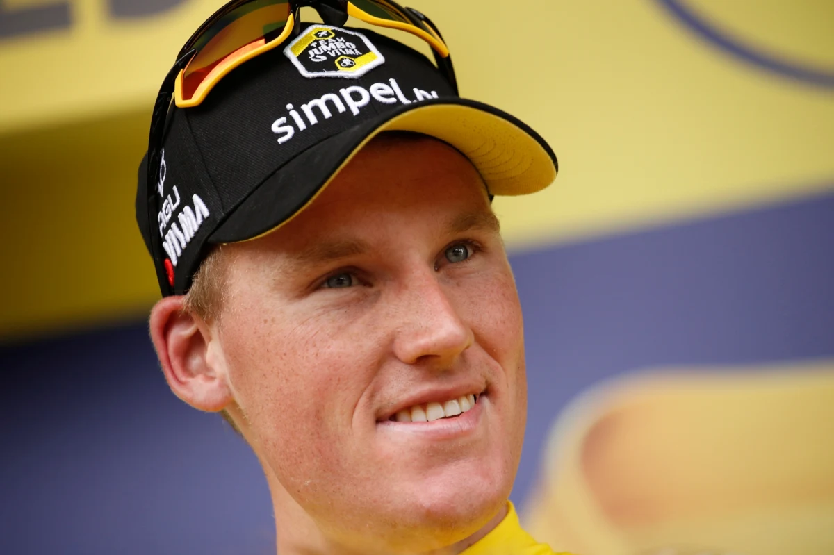 Holender Mike Teunissen z grupy Jumbo-Visma wygrał po finiszu z peletonu pierwszy etap wyścigu kolarskiego Tour de France, długości 194,5 km ze startem i metą w Brukseli. Minimalnie wyprzedził Słowaka Petera Sagana (Bora-Hansgrohe). Trzeci był Australijczyk Caleb Ewan (Lotto Soudal).