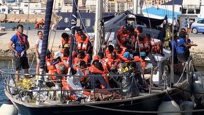 Lampedusa: Migranci zeszli z pokładu statku Alex