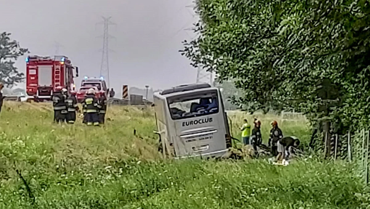 Na opolskim odcinku autostrady A4 między Opolem a Brzegiem w niedzielę rano przewrócił się autokar z Ukrainy. Jak informuje dyżurny Generalnej Dyrekcji Dróg Krajowych i Autostrad w Opolu, osiem osób jest rannych.