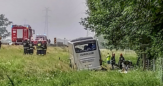 Na opolskim odcinku autostrady A4 między Opolem a Brzegiem w niedzielę rano przewrócił się autokar z Ukrainy. Jak informuje dyżurny Generalnej Dyrekcji Dróg Krajowych i Autostrad w Opolu, osiem osób jest rannych.