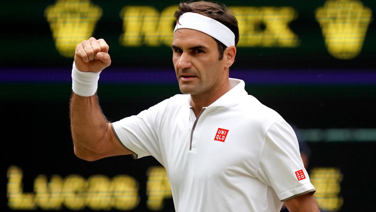 Rozstawiony z "dwójką" Szwajcar Roger Federer pokonał Francuza Lucasa Pouille (27.) 7:5, 6:2, 7:6 (7-4) w trzeciej rundzie Wimbledonu. Ośmiokrotny triumfator londyńskiego turnieju wygrał 350. mecz w Wielkim Szlemie, czego dokonał jako pierwszy tenisista w historii.
