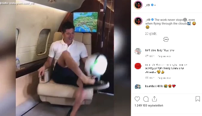 Robert Lewandowski odpoczywa przed startem sezonu. Podbija piłkę nawet w samolocie. Wideo