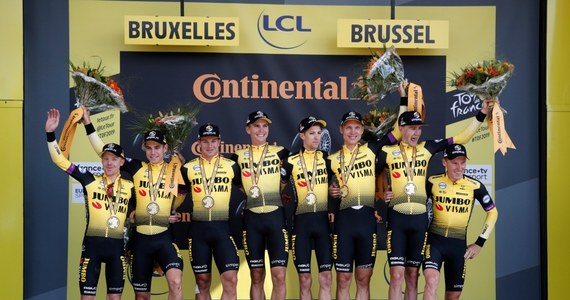 Kolarze holenderskiej ekipy Jumbo-Visma wygrali drugi etap kolarskiego Tour de France, jazdę drużynową na czas w Brukseli (27,6 km). Polska grupa CCC uplasowała się na siódmej pozycji. Liderem pozostał Holender Mike Teunissen ze zwycięskiego teamu.