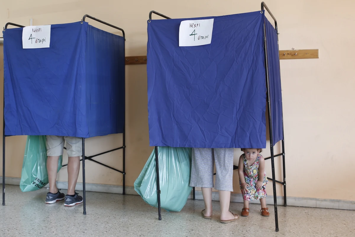 Liberalno-konserwatywna Nowa Demokracja wygrała przedterminowe wybory parlamentarne w Grecji - wynika z badań exit poll, przeprowadzonych przez pięć prywatnych stacji telewizyjnych. Będące do tej pory w opozycji ugrupowanie poparło według exit poll ok. 38-42 proc. głosujących. 