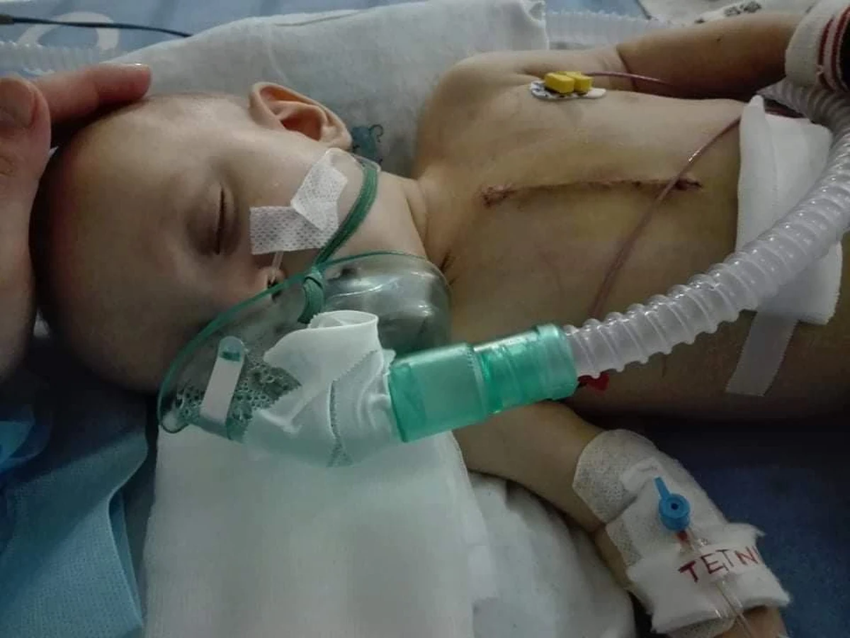 Ma 11 miesięcy, śmiertelną wadę serca i coraz mniej czasu, by wyjechać za Ocean na operację ratującą życie… Rodzice Antosia szukali pomocy wszędzie, ale zoperowania serca ich syna podjął się jedynie prof. Frank Hanley ze szpitala w Stanford - jak mówią: "specjalista od przypadków beznadziejnych". Koszt operacji jest jednak ogromny, dlatego rodzice chłopca proszą o pomoc. Do 2 sierpnia trzeba zebrać jeszcze blisko 2 miliony złotych.