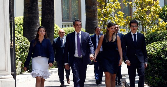 Nowy premier Grecji Kyriakos Micotakis ogłosił skład swojego rządu. Stanowisko szefa dyplomacji obejmie w nim Nikos Dendias, a na czele ministerstwa finansów stanie Christos Stajkuras. Nowy gabinet ma zostać zaprzysiężony we wtorek.
