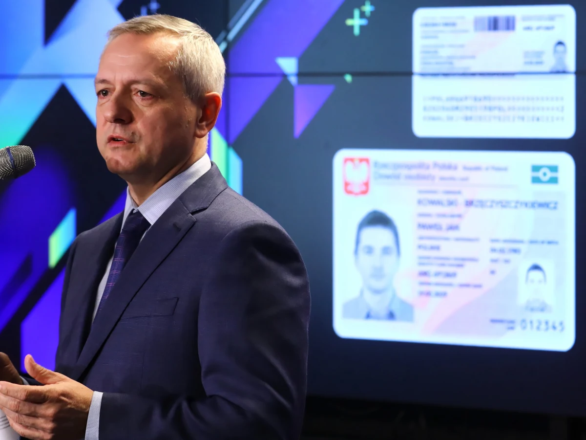 Nawet przez dwa lata Polacy mogą dostawać dowody osobiste z błędem - bez wszystkich danych zapisanych w chipie, o których mówi ustawa. Takie są ustalenia reportera RMF FM. 