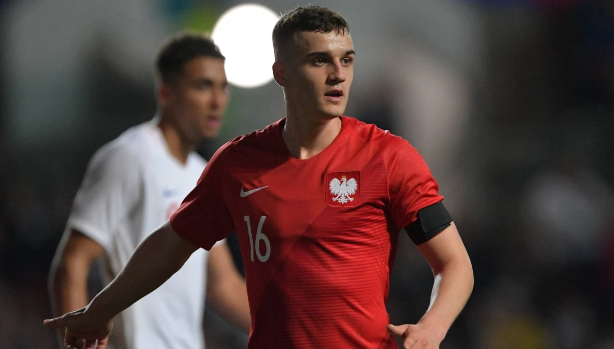 Niezwykła przygoda i pierwsza w historii batalia o awans do najważniejszych klubowych rozgrywek w Europie. Piast Gliwice rozpoczyna walkę o grę w piłkarskiej Lidze Mistrzów. Śląski zespół już jutro w pierwszej rundzie eliminacji powalczy z BATE Borysów, które pięciokrotnie występowało w fazie grupowej tych rozgrywek. BATE ma zdecydowanie bogatsze doświadczenie w europejskich pucharach niż Piast. 15-krotny mistrz Białorusi w latach 2008-16 pięciokrotnie wystąpił w zasadniczej części Champions League; po raz ostatni zagrał w niej w sezonie 2015/16, trafiając do grupy z Barceloną, Romą i Bayerem Leverkusen. Teraz o odebranie punktów Białorusinom powalczą polscy mistrzowie z Gliwic. Z jednym z nich – Patrykiem Dziczkiem rozmawiał Wojciech Marczyk z redakcji sportowej RMF FM.