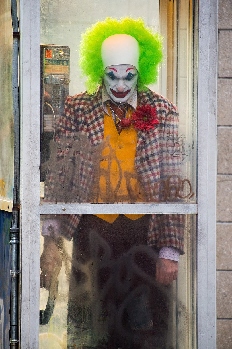 Wytwórnia Warner Bros. szykuje się do premiery "Jokera", który jest poświęcony genezie jednego z najbardziej znanych antagonistów Batmana. Film jest obecnie jednym z najbardziej wyczekiwanych debiutów w okresie jesiennego sezonu nagród. Jego reżyser Todd Phillips uważa jednak, że fani komiksu mogą wyjść z niego zawiedzeni. 