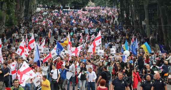 Niższa izba parlamentu Rosji, Duma Państwowa, przyjęła oświadczenie, w którym zarekomendowała rządowi zastosowanie restrykcji gospodarczych wobec Gruzji. Oświadczenie nie mówi, jakie konkretnie kroki mogłyby być podjęte - pozostawiono to do decyzji rządu. 