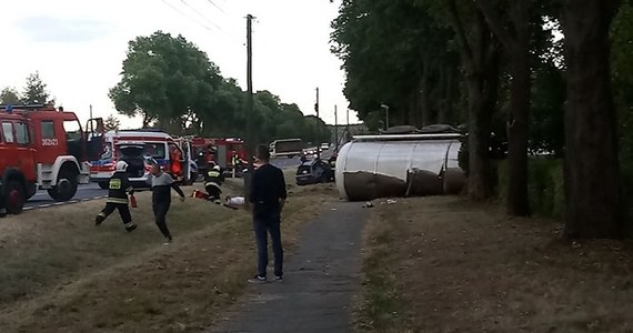 Śmiertelny wypadek na drodze krajowej nr 32 między miejscowościami Pław i Gronów w województwie lubuskim. Samochód osobowy zderzył się tam z cysterną. Nie żyje kierowca i pasażer z samochodu osobowego.