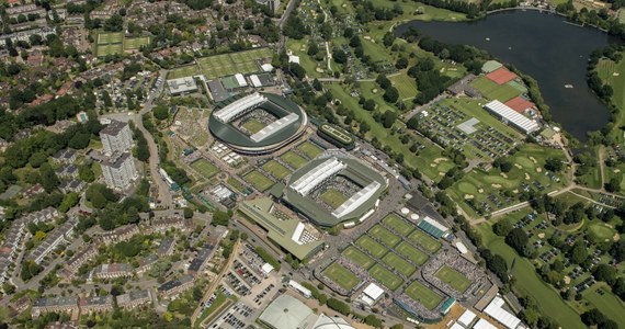 Najwyżej rozstawieni Łukasz Kubot i Brazylijczyk Marcelo Melo odpadli w ćwierćfinale debla w wielkoszlemowym Wimbledonie. Przegrali w Londynie z francuskimi tenisistami Edouardem Rogerem-Vasselinem i Nicolasem Mahutem (11.) 6:7 (3-7), 7:6 (7-5), 3:6, 3:6.