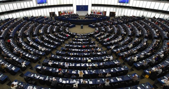 ​Frakcja Odnowić Europę - zrzeszająca w Parlamencie Europejskim liberalnych eurodeputowanych m.in. z Francji, Holandii i Belgii - zapowiedziała, że w głosowaniach nie poprze kandydatów na szefów i wiceszefów komisji PE z PiS i Fideszu.