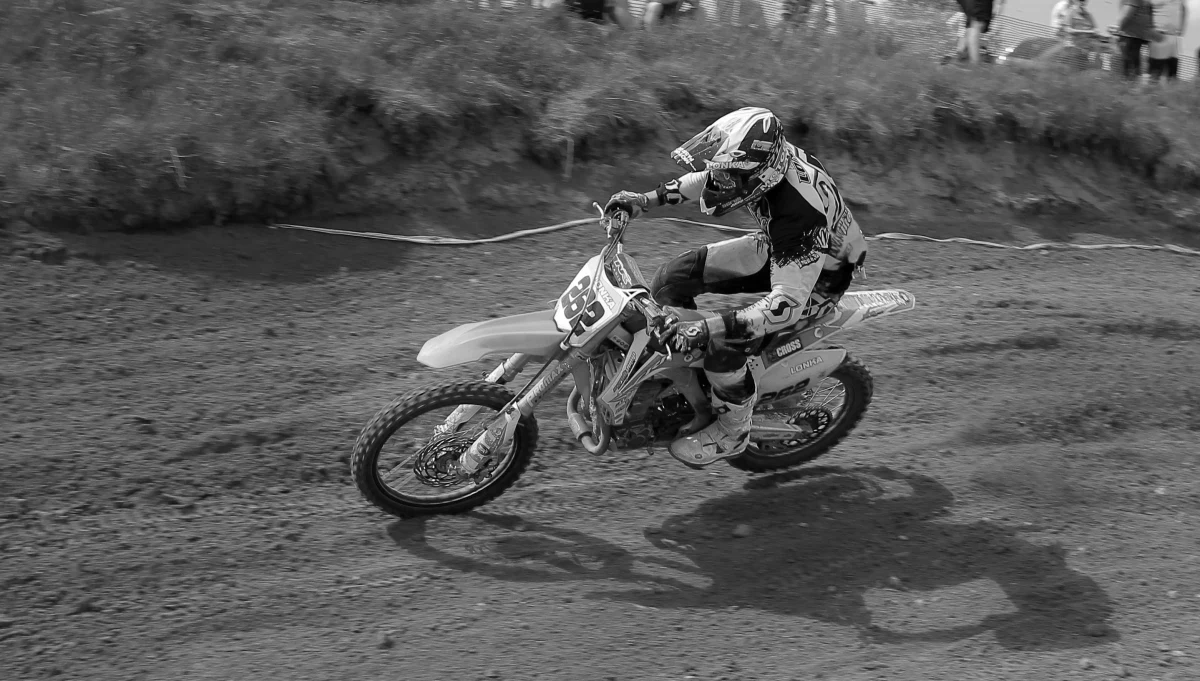 Motocrossowy mistrz Polski w klasie MX Open Łukasz Lonka nie żyje. Sportowiec miał groźny wypadek podczas zawodów East Motocross Cup 2019. Odszedł w wieku 29 lat.