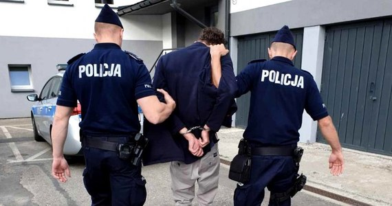 Mężczyzna, który był poszukiwany po tym, jak na początku maja w Bieruniu (Śląskie) wciągnął do samochodu 13-latkę, zgłosił się na policję, po czym został zatrzymany i aresztowany. Za usiłowanie uprowadzenia grozi mu 5 lat więzienia.