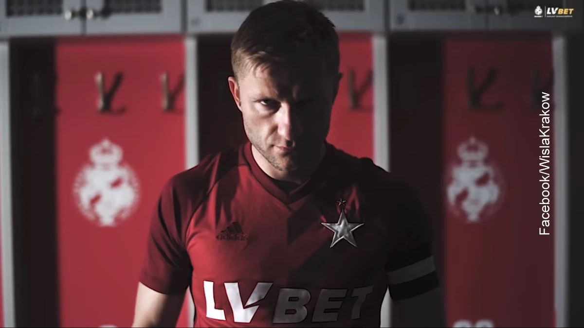 Jeden z "ratowników" Wisły Kraków, jej dobry duch i kapitan zespołu Jakub Błaszczykowski przedłużył kontrakt z "Białą Gwiazdą" do końca sezonu 2019/20 - poinformowała oficjalna strona klubu.