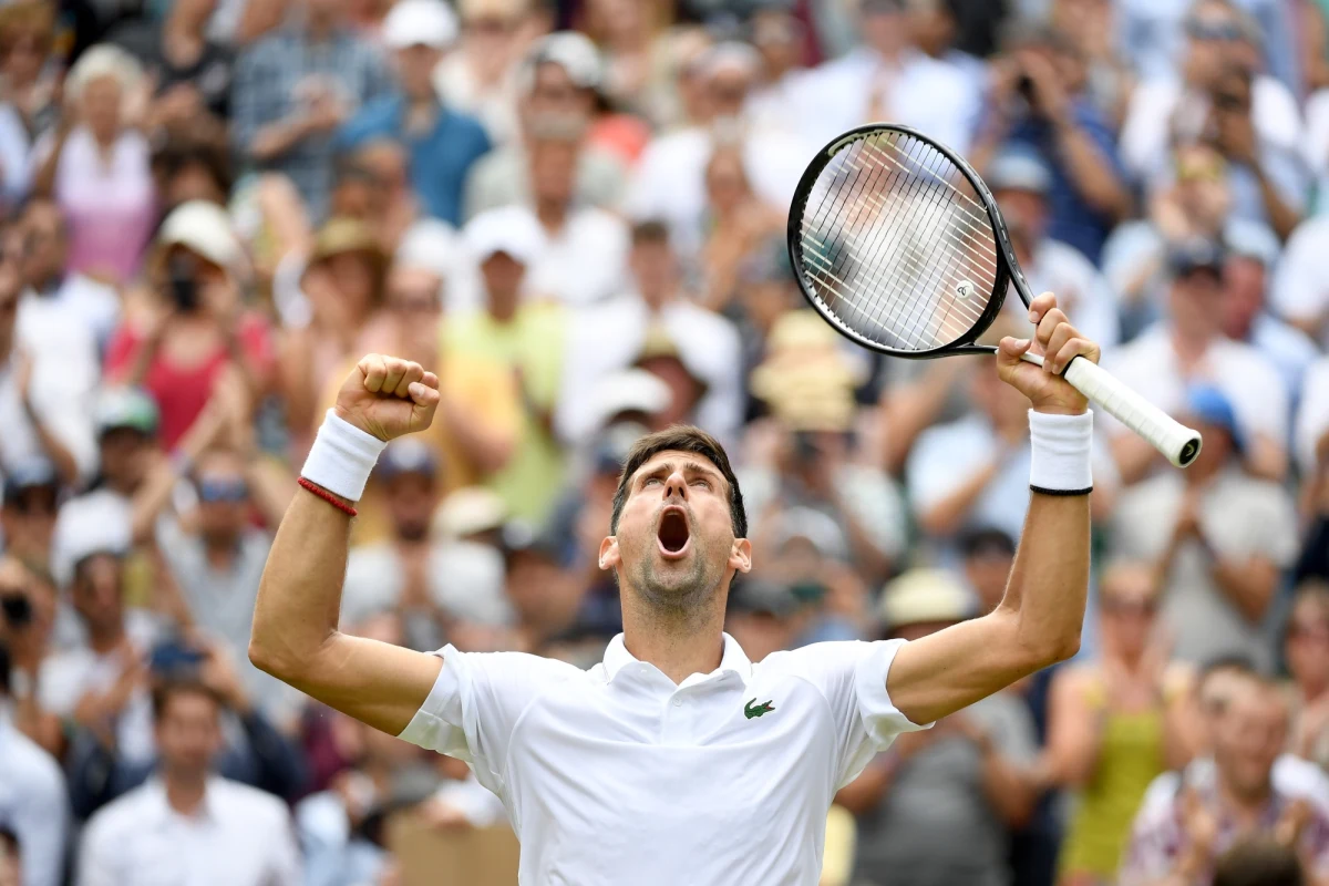 Lider światowego rankingu tenisistów Novak Djokovic bez kłopotów awansował do półfinału wielkoszlemowego Wimbledonu na trawiastych kortach w Londynie. Broniący tytułu Serb pokonał Davida Goffina 6:4, 6:0, 6:2. Teraz zmierzy się z Hiszpanem Roberto Bautistą Agutem.