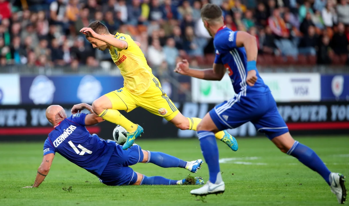 Piast Gliwice zremisował w pierwszej rundzie eliminacji Ligi Mistrzów z BATE Borysów (1:1). Gola dla gliwiczan strzelił Piotr Parzyszek, dla mistrzów Białorusi trafił Stanisław Drahun. Ten sam zawodnik w 89. minucie otrzymał czerwoną kartkę.