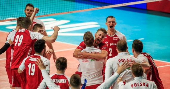 Polscy siatkarze wygrali w Chicago z Brazylią 3:2 (25:23, 23:25, 25:21, 21:25, 15:9) w pierwszym meczu turnieju finałowego Ligi Narodów. W nocy z czwartku na piątek biało-czerwoni zmierzą się z Iranem.