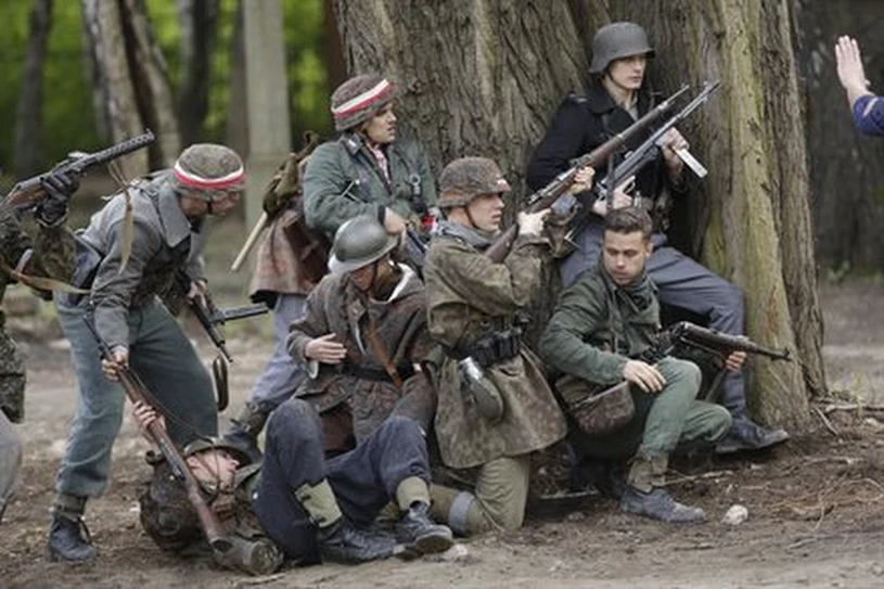 Czas honoru. Powstanie - Sezon 1, Odcinek 7: "Nadajnik i morfina"
