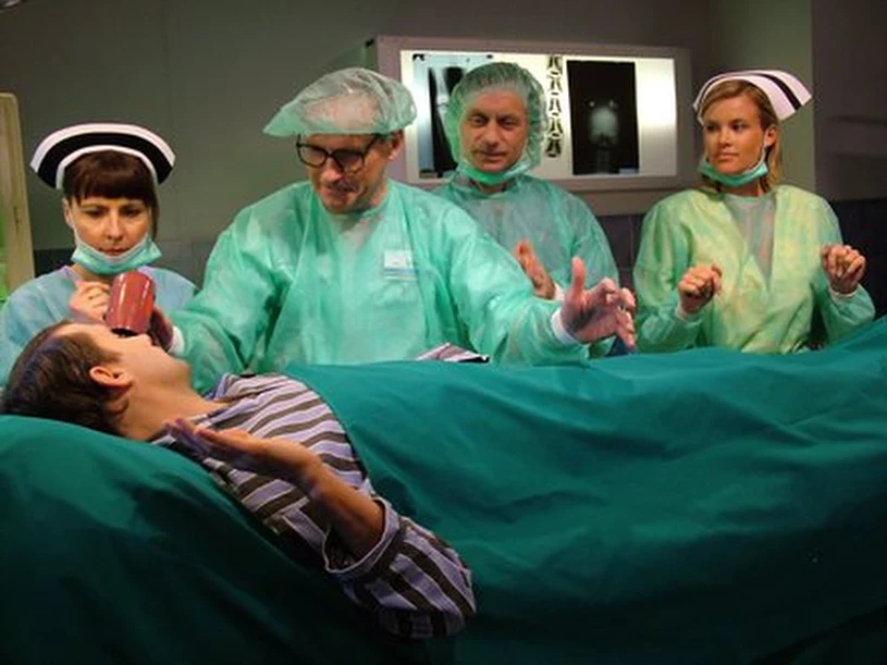 Daleko od noszy - Odcinek 1: "Terapia wstrząsowa"
