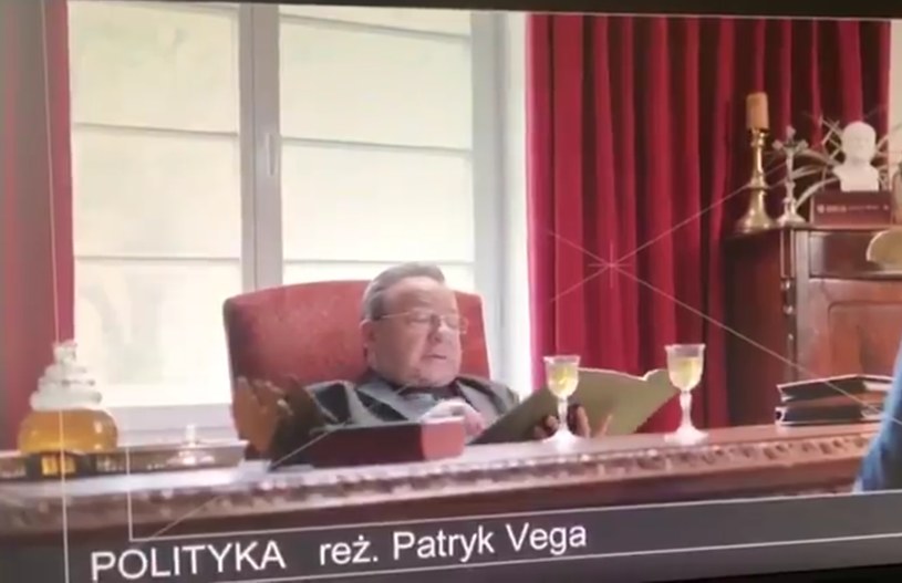 "Afera SKOKI WOŁOMIN!" - tak Patryk Vega zatytułował kolejny opublikowany fragment swojego najnowszego filmu "Polityka".