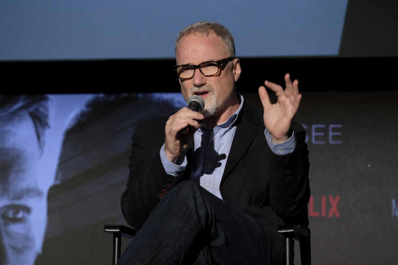 David Fincher ostatni raz stanął za kamerą filmu fabularnego przy okazji "Zaginionej dziewczyny" (2014). Po kilku latach przerwy i paru porzuconych projektach reżyser wraca do sal kinowych. "Mank" będzie biografią scenarzysty Hermana Mankiewicza. Film powstanie dla platformy Netflix.