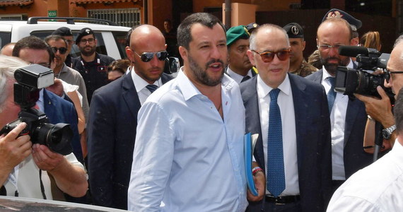 Włoski wicepremier, szef MSW Matteo Salvini zapewnia, że jego partia Liga nie wzięła żadnych pieniędzy z Rosji ani innego kraju. Media cytują słowa polityka na temat publikacji portalu BuzzFeed o planach tajnego finansowania Ligi przez Moskwę. 