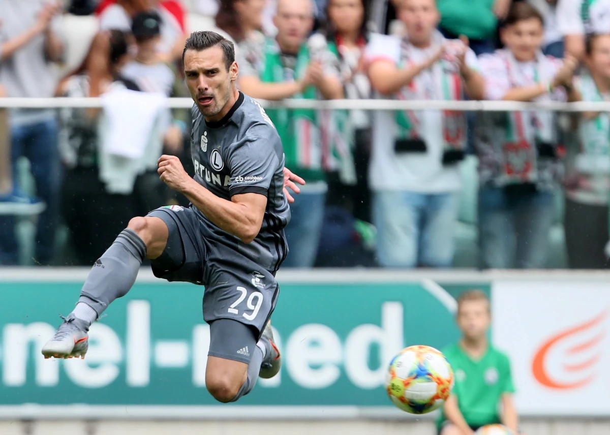 Legia Warszawa zremisowała na wyjeździe z wicemistrzem Gibraltaru Europa FC 0:0 w pierwszym meczu 1. rundy eliminacji piłkarskiej Ligi Europy. Rewanż odbędzie się 18 lipca. Remis Legii to kolejna kłopotliwa wpadka polskiego futbolu.