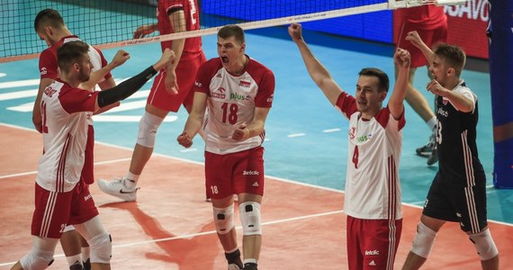 Polscy siatkarze wygrali w Chicago z Iranem 3:1 (21:25, 25:18, 25:20, 25:22) w swoim drugim meczu turnieju finałowego Ligi Narodów i wywalczyli awans z grupy B do półfinału. Dzień wcześniej biało-czerwoni pokonali Brazylię 3:2.