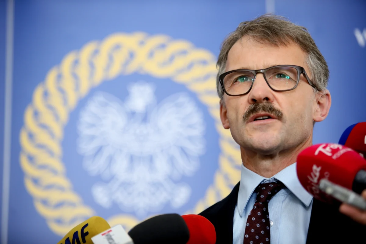 Centralne Biuro Antykorupcyjne wszczęło "czynności analityczno-sprawdzające" dotyczące oświadczenia majątkowego szefa Krajowej Rady Sądownictwa Leszka Mazura. Jak nieoficjalnie ustalili dziennikarze RMF FM, to efekt tego, że sędzia Mazur nie wpisał do swojego oświadczenia niemal 100 tysięcy złotych, które zarobił jako przewodniczący KRS. "Brak informacji w oświadczeniu o moich zarobkach z KRS nie jest próbą zatajenia dochodów” – twierdzi sam Mazur. 