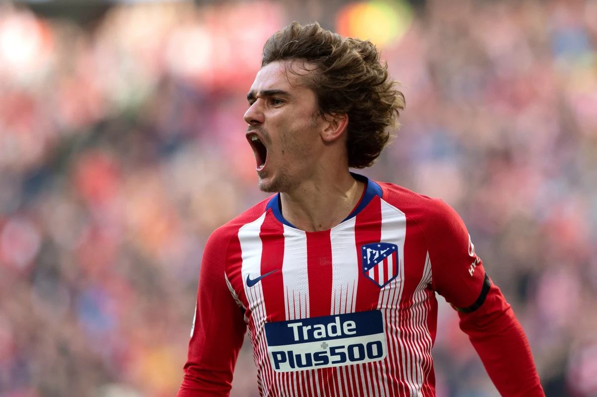 FC Barcelona ma nowego zawodnika. Klub z Katalonii pozyskał aktualnego mistrza świata, Antoine Griezmanna. Francuz spędzi w Barcelonie kolejnych pięć sezonów.