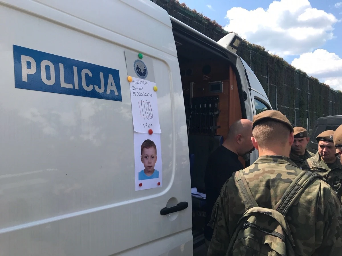 Drugą dobę trwają poszukiwania 5-letniego Dawida Żukowskiego z Grodziska Mazowieckiego. Chłopca w środę po południu zabrał jego ojciec, wieczorem ciało mężczyzny znaleziono na torach kolejowych - według informacji policji, najprawdopodobniej odebrał sobie życie. Co dzieje się z dzieckiem - wciąż nie wiadomo. Służby wyznaczyły nowy obszar poszukiwań: wzdłuż autostrady A2. W rozmowie z RMF FM szef grupy poszukiwawczej przyznał: "To że od kilkudziesięciu godzin nie mamy żadnego tropu,wcale nie musi być złą informacją".