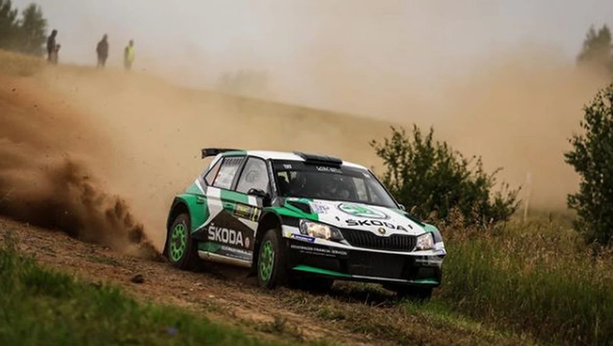 Mikołaj Marczyk i Szymon Gospodarczyk na czele stawki po 6 odcinkach specjalnych Rajdu Elektreny - rozgrywanej na Litwie czwartej rundy Rajdowych Samochodowych Mistrzostw Polski. Za nimi uplasowali się Jarosław Kołtun z pilotem Ireneuszem Pleskotem oraz Tomasz Kasperczyk i jego pilot Damian Syty. W sumie dla uczestników rywalizacji na litewskich szutrach zaplanowano dzisiaj 14 odcinków specjalnych o łącznej długości blisko 100 kilometrów.