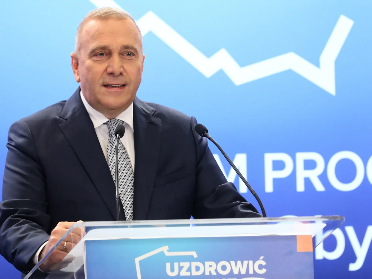 Wprowadzenie związków partnerskich, "dodatkowa premia za aktywność i za pracę" dla zarabiających poniżej 4,5 tysiąca złotych brutto oraz "pakiet startowy" dla młodych ludzi rozpoczynających aktywność zawodową, zniesienie zakazu handlu w niedzielę, wprowadzenie głosowania przez internet, mniej ideologii w służbie zdrowia, darmowe leki dla niepełnosprawnych, trzynasta emerytura co roku i "szeroki program dla seniorów", rezygnacja z węgla, "zwrócenie naturze" rzek i zalesianie... Długą listę obietnic przedstawił lider Platformy Obywatelskiej Grzegorz Schetyna w przemówieniu podczas Forum Programowego Koalicji Obywatelskiej. W pierwszej kolejności jednak zapowiedział "akt odnowy demokracji". "Jednym zbiorem ustaw usuniemy cały śmietnik bezprawia" - ogłosił.