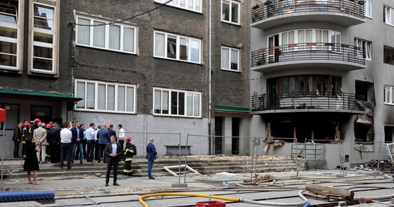Można pomóc mieszkańcom kamienicy w Bytomiu, w której tydzień temu wybuchł gaz i pożar. Zginęły trzy osoby: kobieta i dwie jej córki. Cztery osoby zostały ranne. Wczoraj odbył się pogrzeb ofiar. Lokatorzy zniszczonego budynku od kilku dni wracają do swoich mieszkań. 