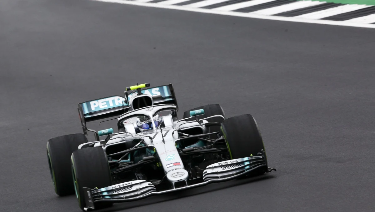 Fin Valtteri Bottas z ekipy Mercedes wywalczył pole position przed niedzielnym wyścigiem Formuły 1 o Grand Prix Wielkiej Brytanii, który będzie 10. rundą mistrzostw świata Formuły 1. Ostatnie miejsce zajął w kwalifikacjach na torze Silverstone Robert Kubica z zespołu Williams.