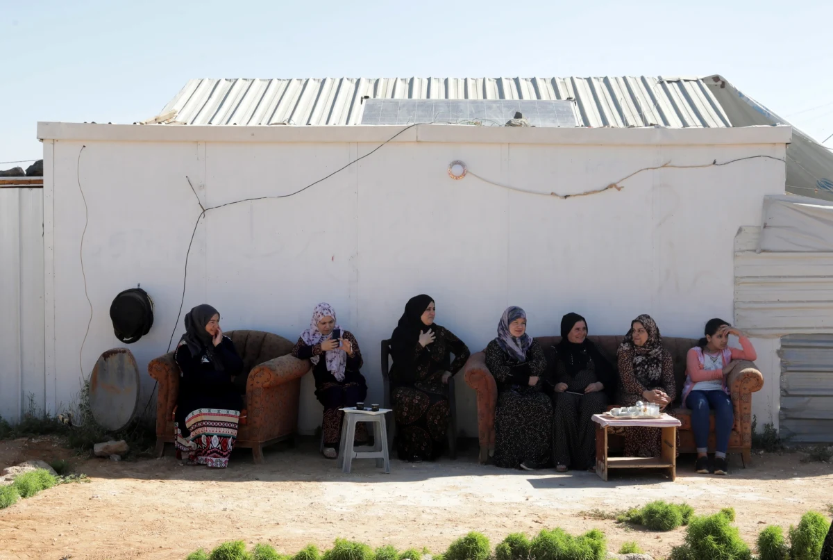 Utworzenie korytarzy humanitarnych dla uchodźców oraz usprawnienie ich relokacji w UE - to propozycje, jakie przedstawi Unii Europejskiej szef włoskiej dyplomacji Enzo Moavero Milanesi, co zapowiedział w niedzielę na łamach dziennika "Corriere della Sera".