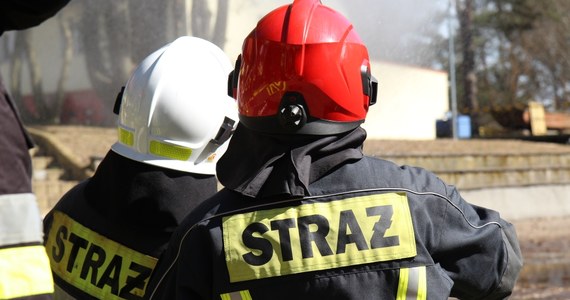 Trzy osoby trafiły do szpitala po porannym pożarze mieszkania w budynku wielorodzinnym w Straconce, peryferyjnej dzielnicy Bielska-Białej.