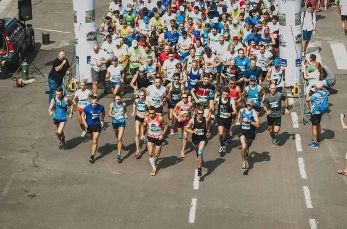Mowa o najnowocześniejszym urządzeniu przeznaczone do małoinwazyjnego usuwania nowotworów u dzieci. To nóż ultradźwiękowy o nazwie CUSA, którego zakup chce sfinansować Fundacja Tesco w ramach 8. Biegu Charytatywnego, który w Krakowie odbędzie się już 31 sierpnia. CUSA to chirurgiczny, ultradźwiękowy aspirator tkankowy, którego pełna nazwa brzmi Cavitron Ultrasonic Surgical Aspirator. Urządzenie pozwala na mało inwazyjne usuwania zmian patologicznych w narządach tkankowych takich jak mózg, wątroba czy trzustka. 