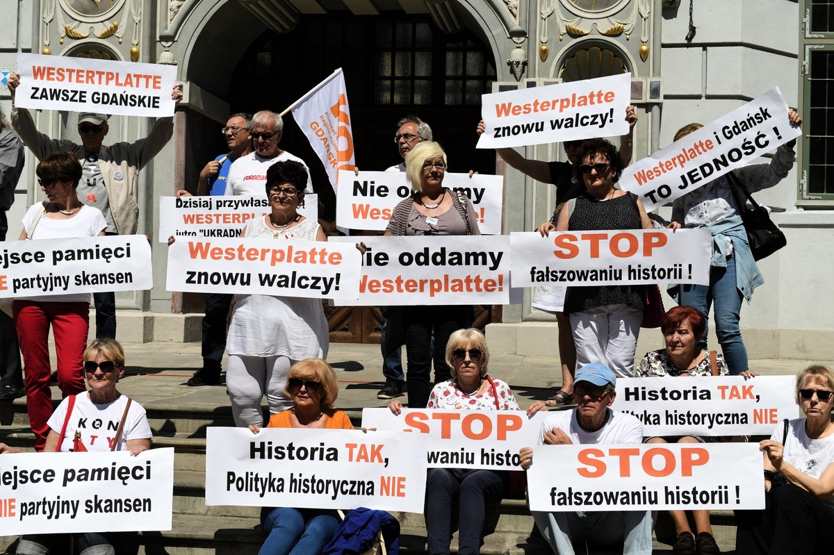 Prezydent Andrzej Duda chce szybko podpisać specustawę o Westerplatte - ustalili dziennikarze RMF FM. Ustawa zakłada przekazania terenu rządowi i zbudowanie tam wielkiego plenerowego Muzeum Westerplatte i Wojny 1939 roku.