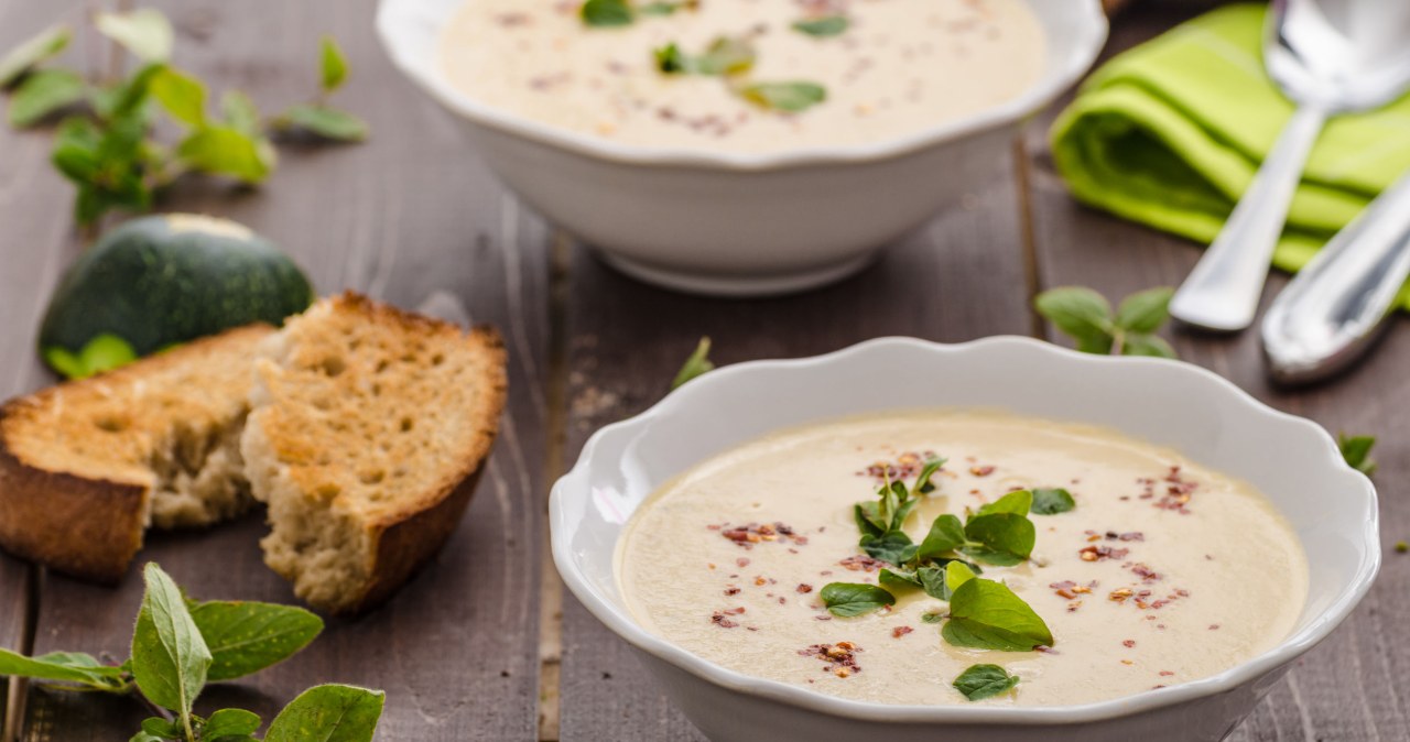 ​Przyjaciółka poczęstowała mnie tą zupą. Bosko smakuje, a do tego oczyszcza organizm