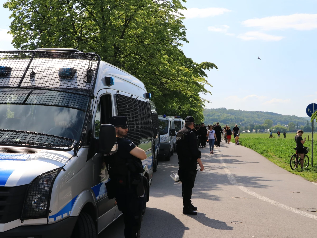 Policja bada sprawę tajemniczego zaginięcia 23-letniej Patrycji Maślanki. W Krakowie wsiadła do autobusu, którym miała jechać do Poznania. Do celu jednak nie dotarła – czytamy w Onecie. 