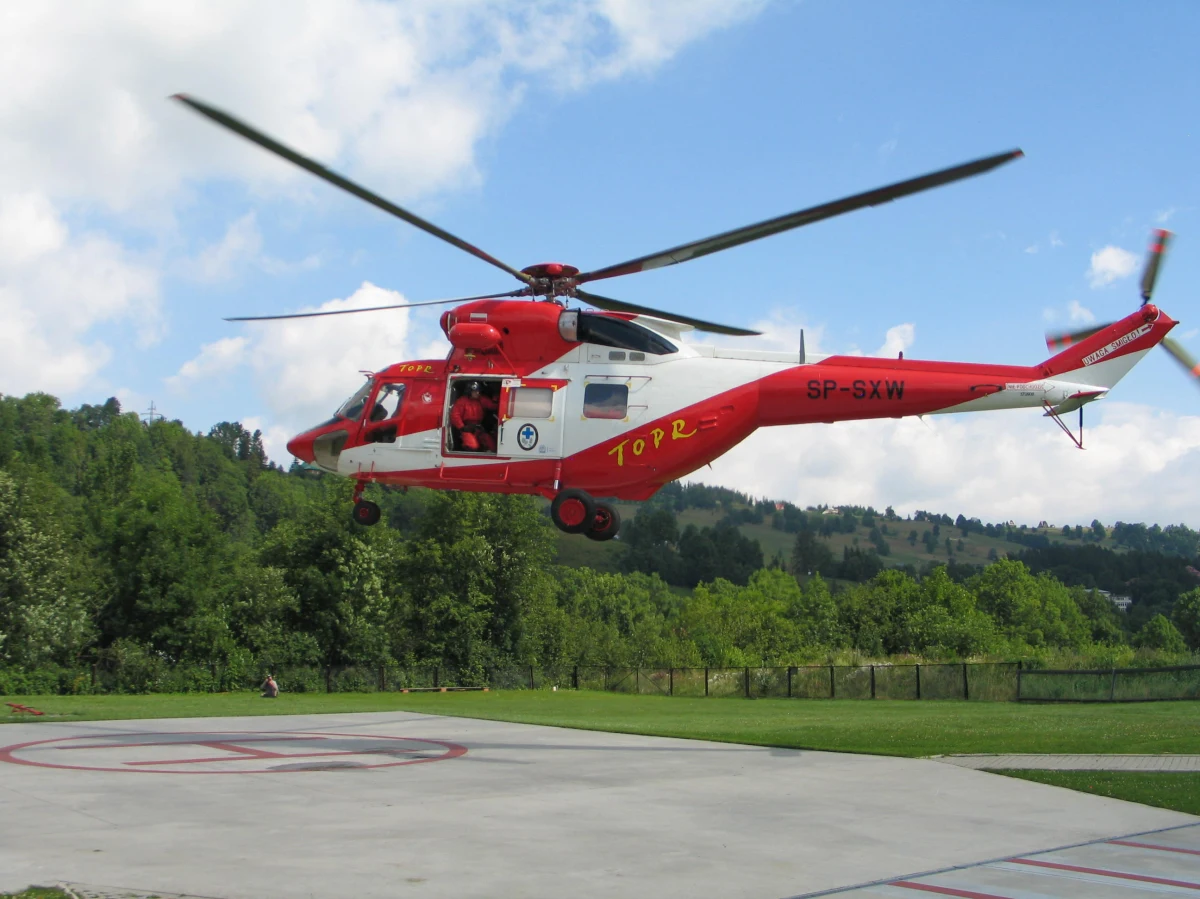 Nietypową akcje mają za sobą ratownicy Tatrzańskiego Ochotniczego Pogotowia Ratunkowego. Pomocy potrzebował turysta, który nie był w stanie zejść z Giewontu. Był pod wpływem alkoholu. 