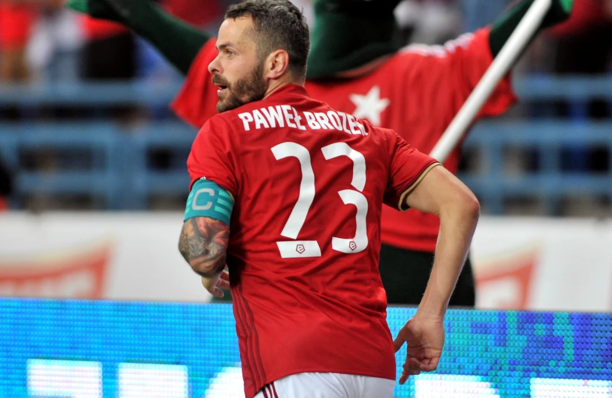Paweł Brożek podpisał nowy kontrakt z Wisłą Kraków. Umowa będzie obowiązywać do 30 czerwca 2020 roku. 36-letni napastnik jest najbardziej utytułowanym aktywnym piłkarzem ekstraklasy.