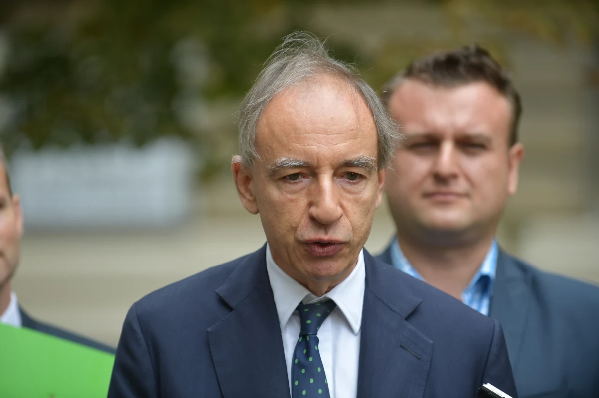 Władysław Teofil Bartoszewski będzie jedynką Polskiego Stronnictwa Ludowego - Koalicji Polskiej - w Warszawie w jesiennych wyborach parlamentarnych - dowiedział się reporter RMF FM. W stolicy - jako lider listy ludowców - będzie walczył o głosy między innymi z Jarosławem Kaczyńskim - jedynką Prawa i Sprawiedliwości - oraz z Grzegorzem Schetyną - "lokomotywą" Koalicji Obywatelskiej.