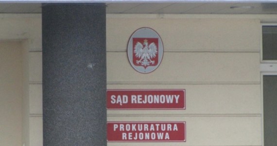 Prokuratura Regionalna w Białymstoku postawiła dziś byłemu wiceministrowi finansów (2008-2015) Maciejowi G. zarzut niedopełnienia obowiązków i spowodowania strat Skarbu Państwa w kwocie 3 mld zł z powodu nieuprawnionych zwrotów VAT. Wobec Macieja G. zastosowoano środek zapobiegawczy w postaci poręczenia majątkowego oraz zakaz opuszczania kraju.