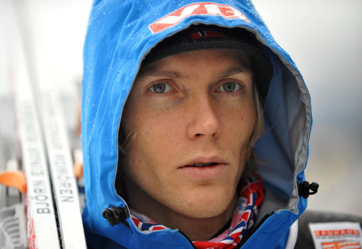 Były skoczek narciarski Bjoern Einar Romoeren poinformował, że zmaga się z rakiem - poinformowała światowa federacja (FIS). "Rozpocząłem leczenie i przetrwam" - zaznaczył cytowany w komunikacie 38-letni Norweg, który o chorobie dowiedział się wiosną.